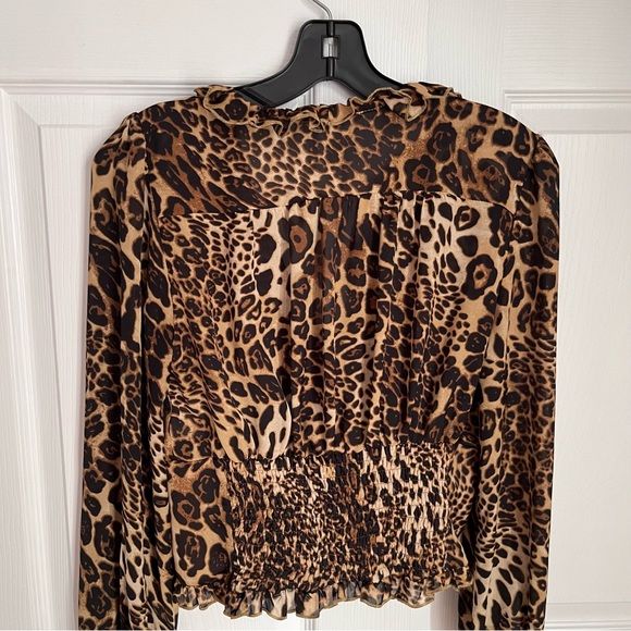 ESSUE LEOPARD PRINT CROPPED TOP - Picture 9 of 15